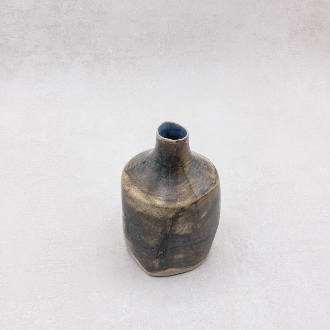 Petit vase Ainezu 藍鼠, pièce unique