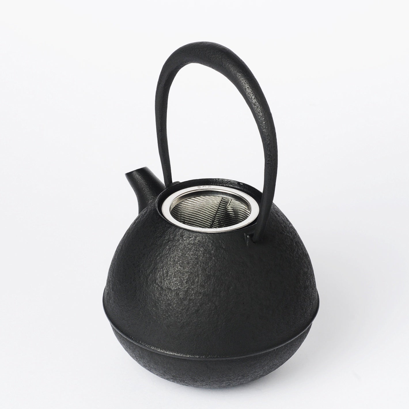 Cast iron teapots by Hisao Iwashimizu